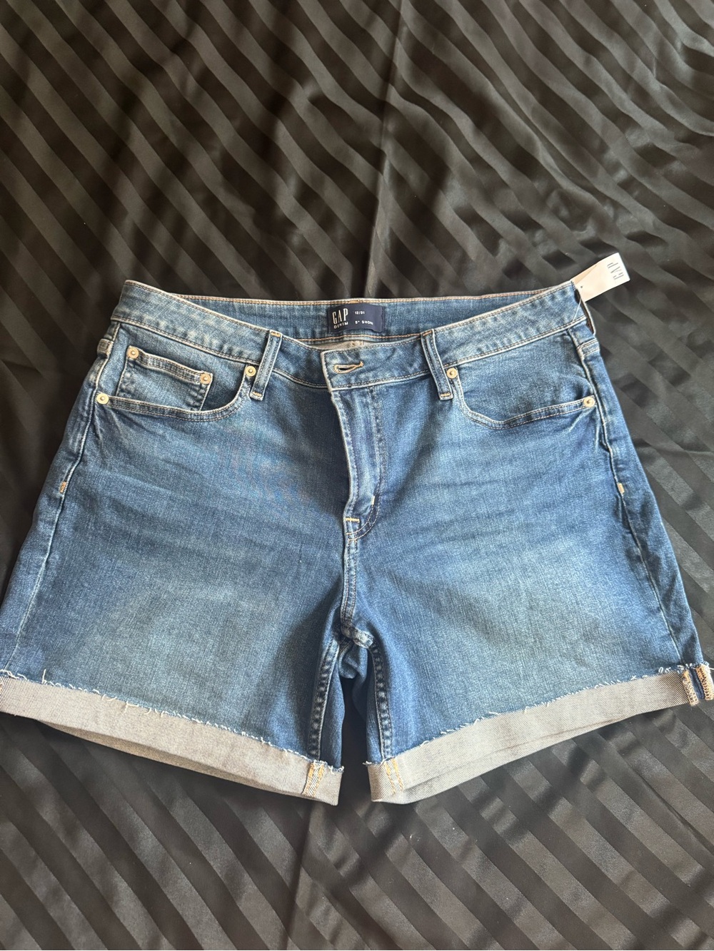 GAP Medium Blue 5” Raw Hem Denim Shorts 12 / 31